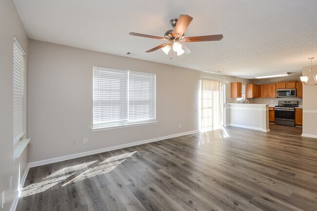 Foto del edificio - 577 Arbor Ridge Dr