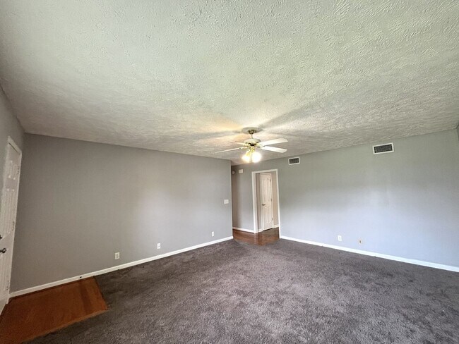 Building Photo - Flexible 4-Bed Home on Corner Lot in Everg...