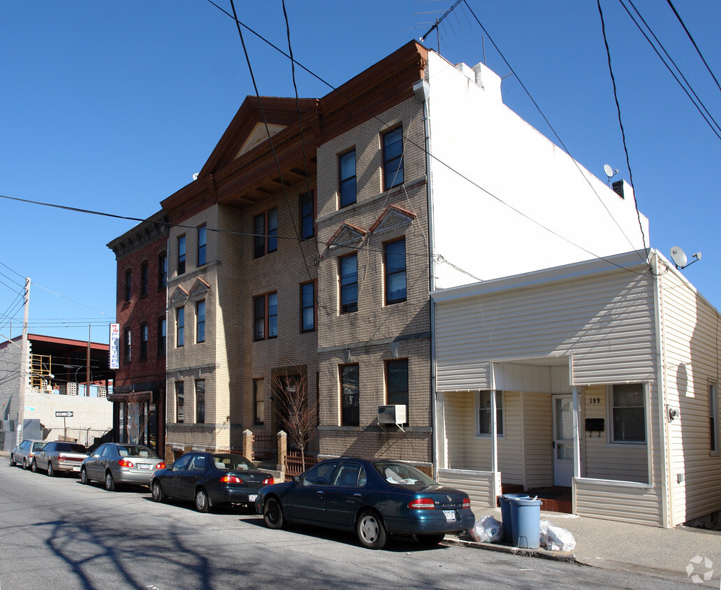 Building Photo - 193-195 Van Duzer St