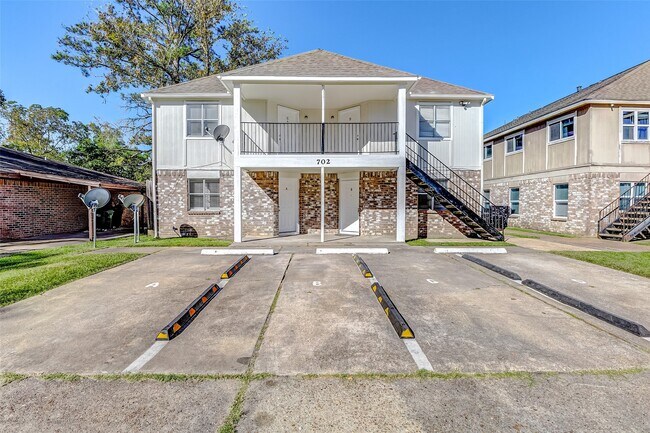 Foto del edificio - 702 Lyle W Ave