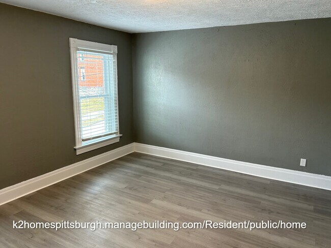 Building Photo - 611 3rd St