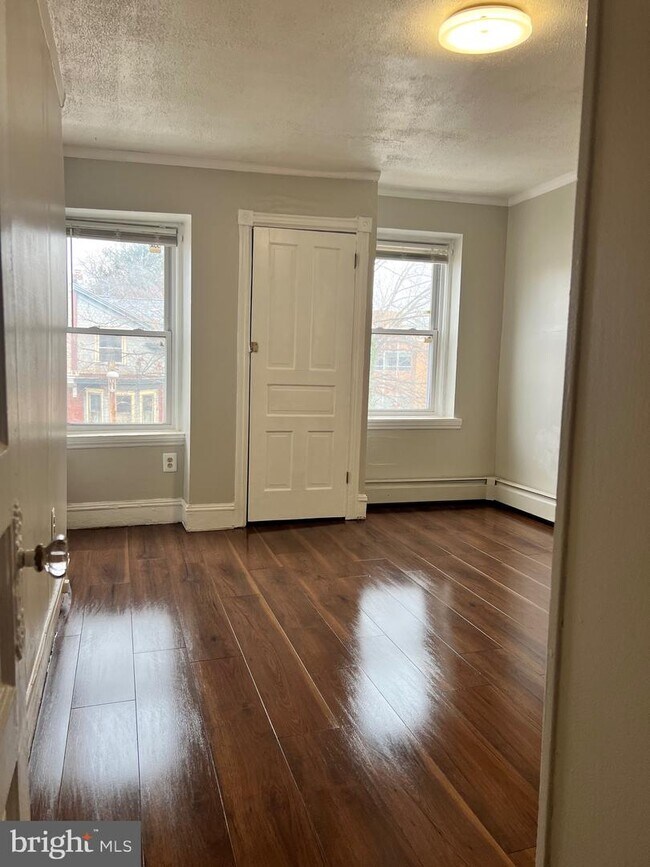 Foto del edificio - 606 W 20th St