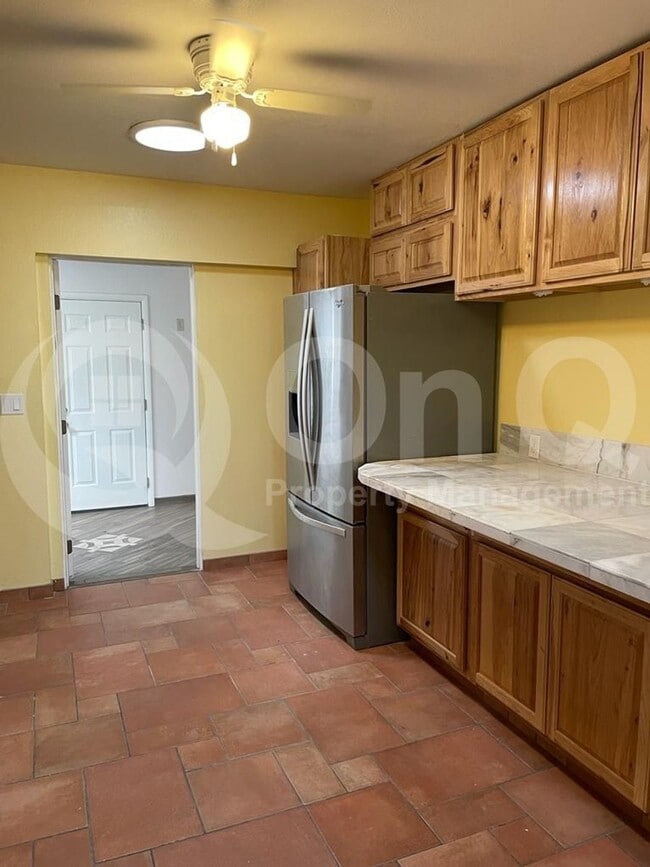 Building Photo - 2831 N Fontana Ave