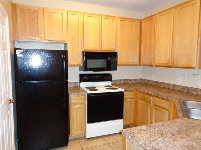 Foto del edificio - 10205 Courtney Palms Blvd
