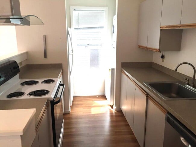 Building Photo - 2 bedroom in Seattle WA 98112