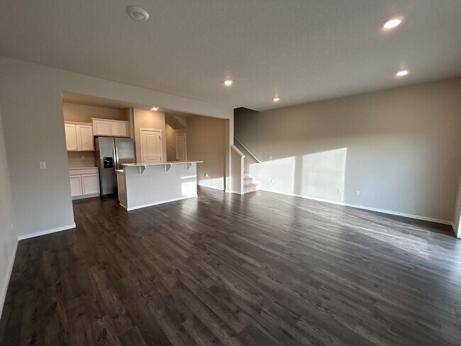 Building Photo - 3 Bedroom / 2.5 Bathroom Townhouse in NW Redmond