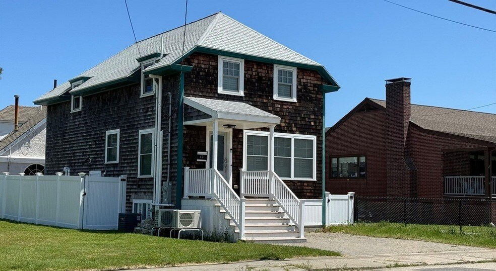 86 Manomet Ave Util Included Unit 9/156/15 House Rental in Hull, MA