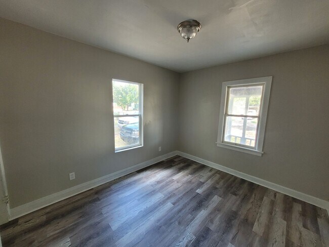Foto del edificio - $750 - 2 bedroom/ 1 bathroom - Single Fami...