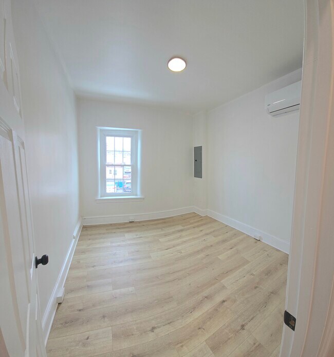 Building Photo - 225 N Main St