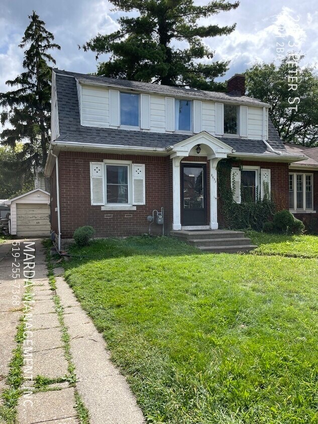 Primary Photo - CHARMING 4 BED/2 BATH HOUSE NEAR UofW PLUS...
