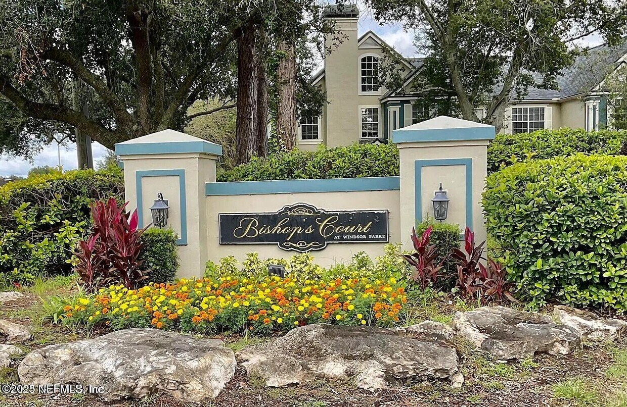 Foto principal - 13703 Richmond Park Dr N