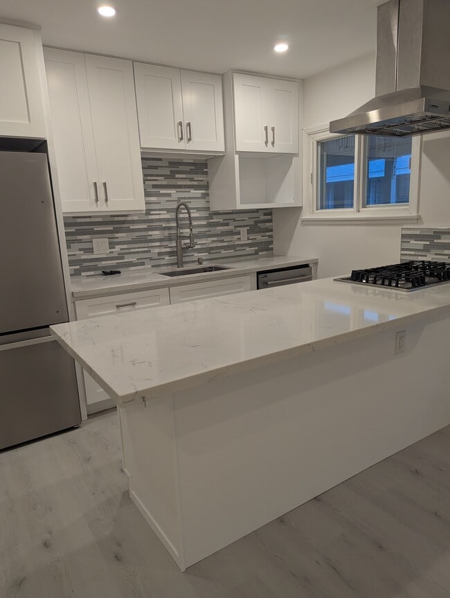 Foto del edificio - 1906 N Hollywood Way