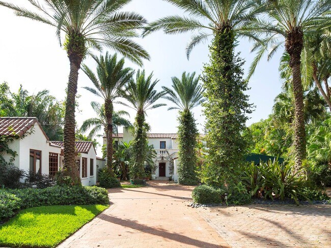 Building Photo - 394 S Hibiscus Dr