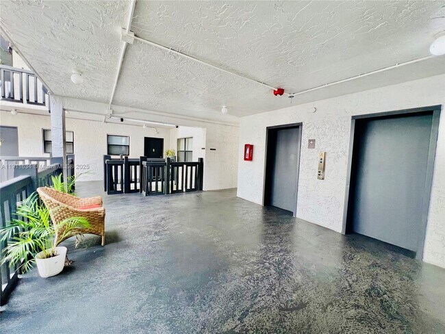 Foto del edificio - 1021 Mockingbird Ln