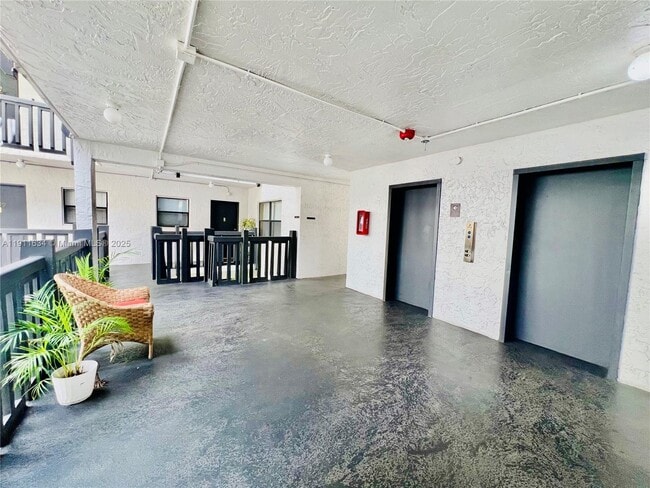 Building Photo - 1021 Mockingbird Ln