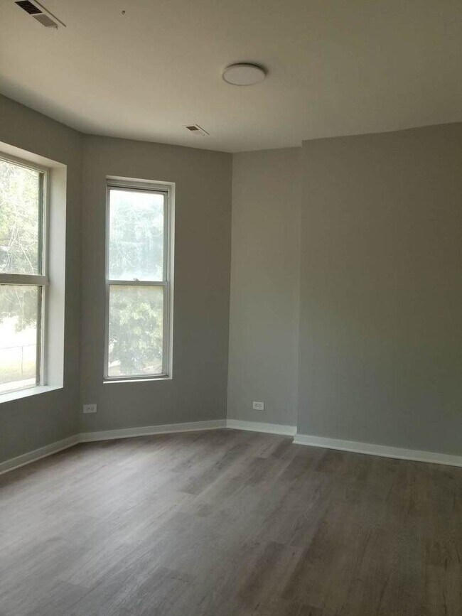 Foto del edificio - 5632 S Lowe Ave