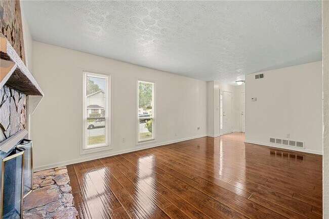 Foto del edificio - 6400 Oak Chase Ln