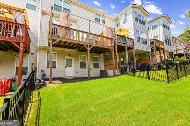 Foto del edificio - 1565 Oakdale Bluffs Dr