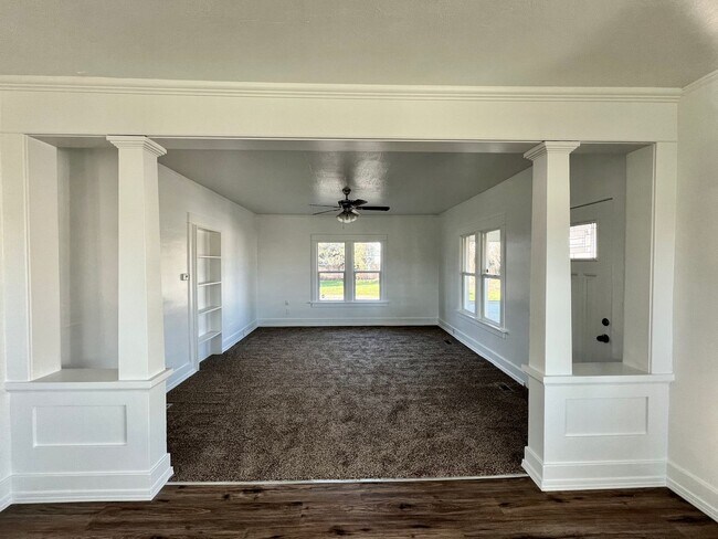 Building Photo - 2907 W 7th Ave