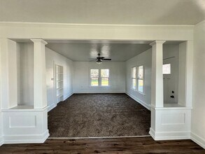 Building Photo - 2907 W 7th Ave