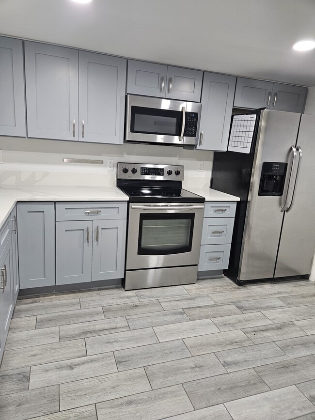 Building Photo - 5821 Windhover Dr
