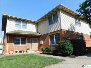 Building Photo - 813 Main St