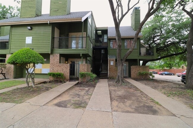 Building Photo - 9831 Walnut St