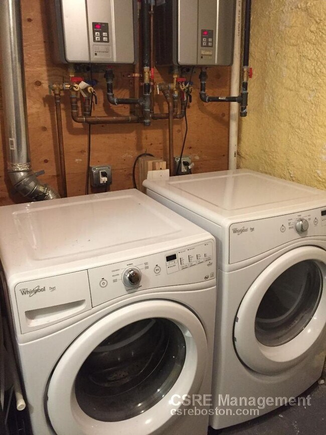 Foto del edificio - Full Luxury Renovation!  Laundry in Unit! ...