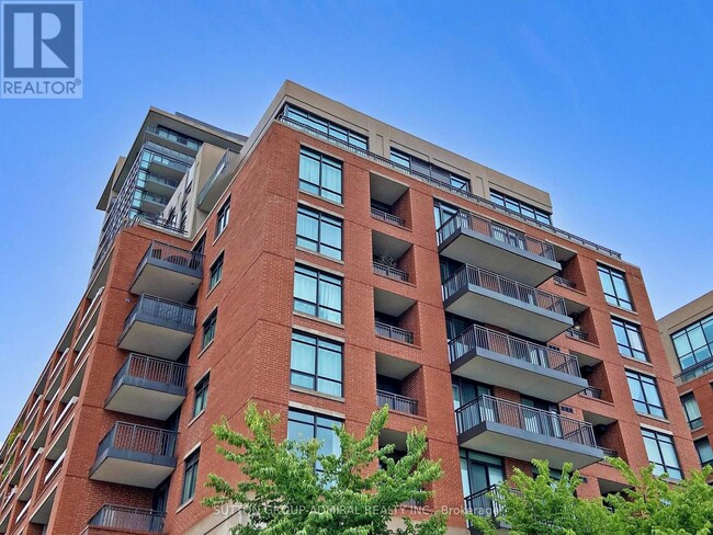 Photo du bâtiment - 800 Lawrence Ave W