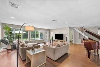 Building Photo - 926 Norgate Dr