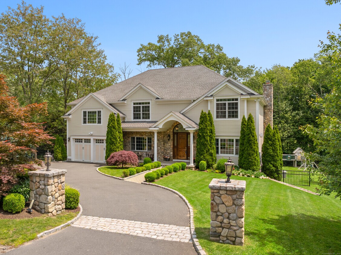 Primary Photo - 57 Overbrook Dr