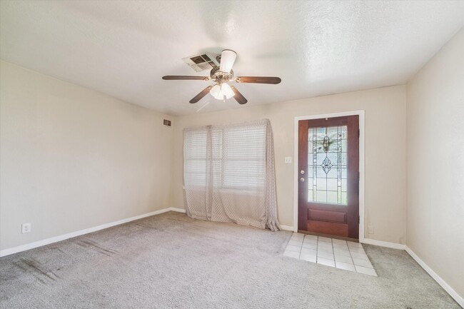Building Photo - 5618 Sweetbriar St