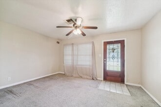 Building Photo - 5618 Sweetbriar St