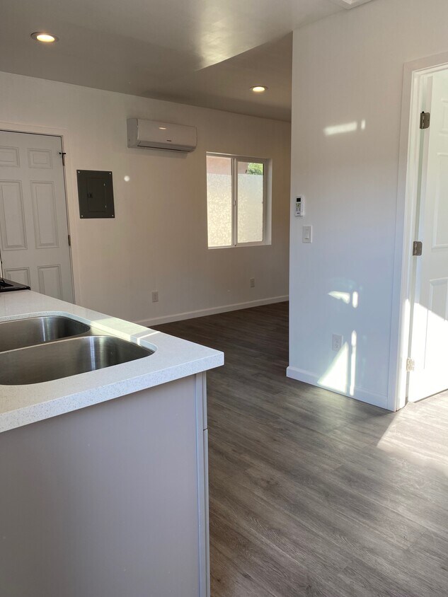 Foto principal - 6500 Winnetka Ave