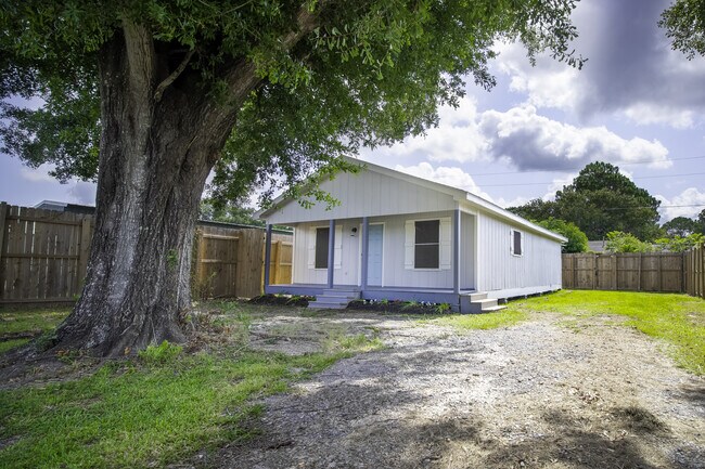 Building Photo - 112 Ned L St