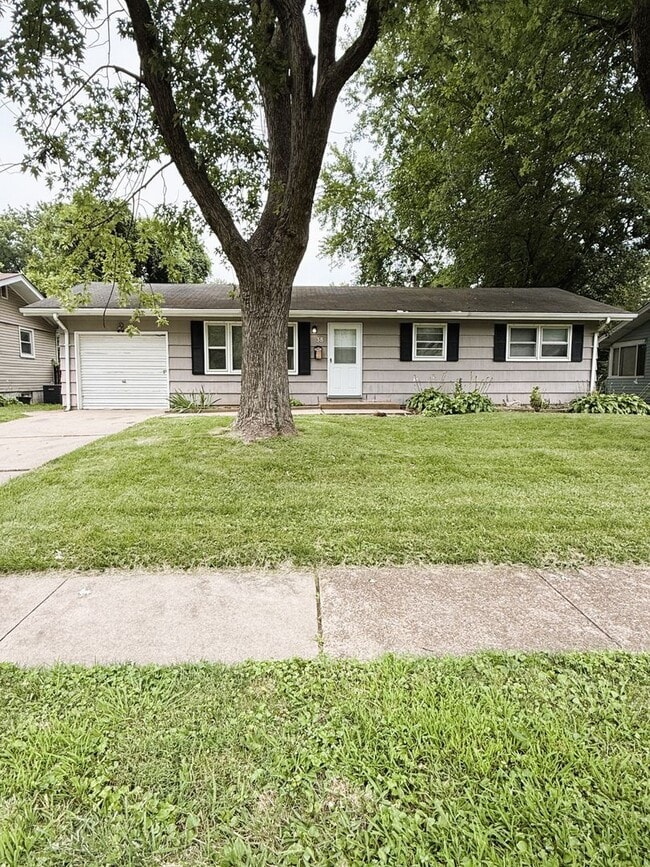 Building Photo - 38 Fenwick Dr