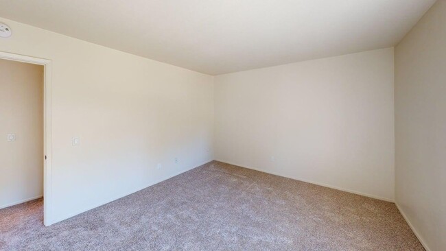 Building Photo - 997 Madrone Rd