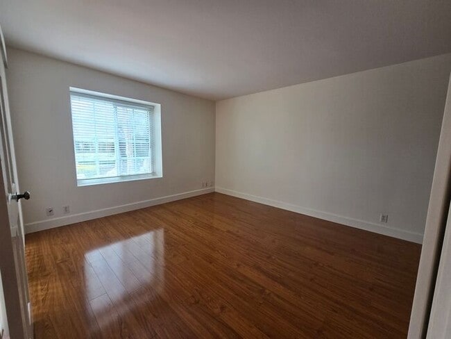 Foto del edificio - Beautiful 2 Bedroom 2 Bathroom Condo in La Jolla / UTC