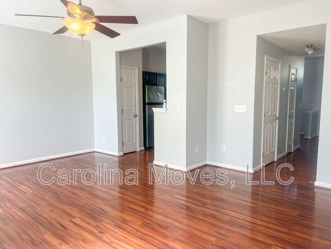 Foto del edificio - 223 Spring Crossing Cir