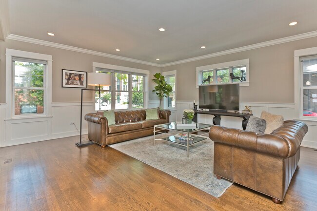 Foto del edificio - 4753 N Hamilton Ave