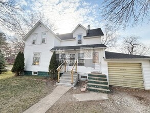 Building Photo - 735 S Wisconsin St