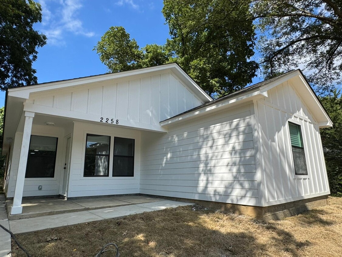 Building Photo - 2258 Zanone Ave