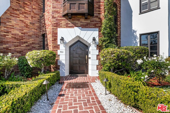 Foto del edificio - 401 N McCadden Pl