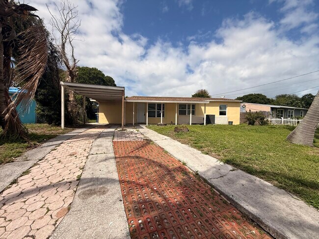 Building Photo - 1604 Zephyr Ave