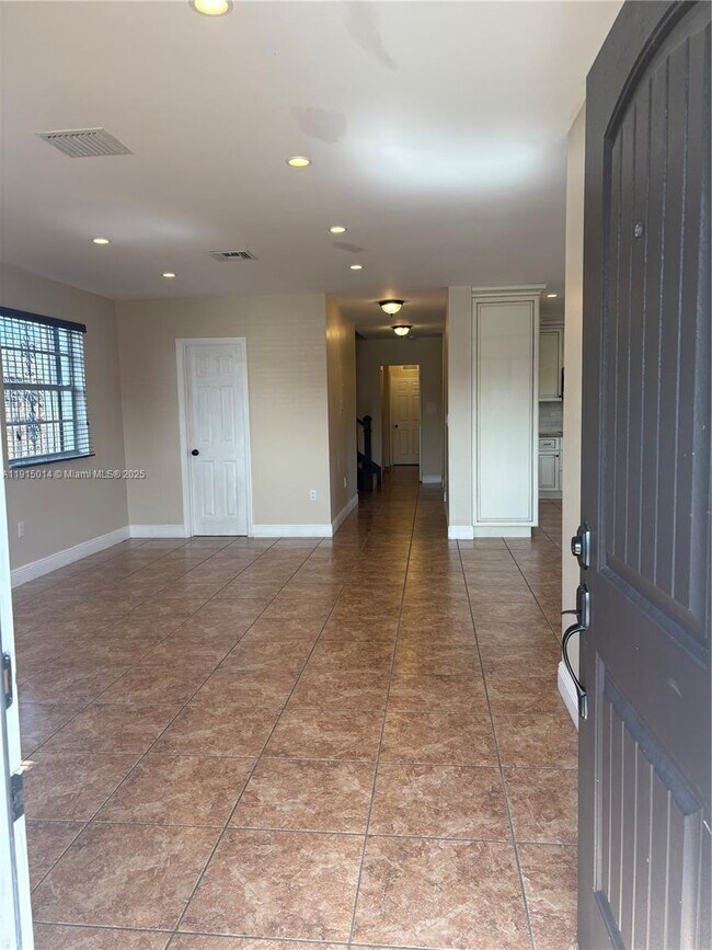 Foto del edificio - 819 E 26th St