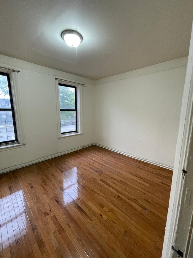 Foto del edificio - 142 W 238th St