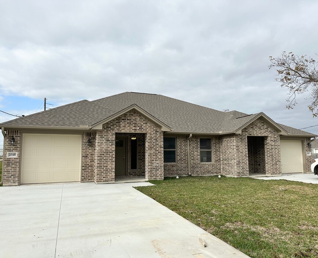 204 Sycamore St, Port Neches, TX 77651 House Rental in Port Neches