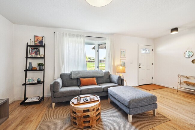 Foto del edificio - Amazing Arvada Home available now!
