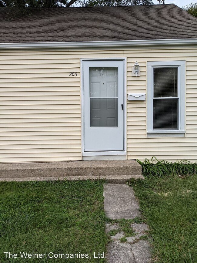 Building Photo - 2 br, 1 bath House - 703 N. Fifth St.