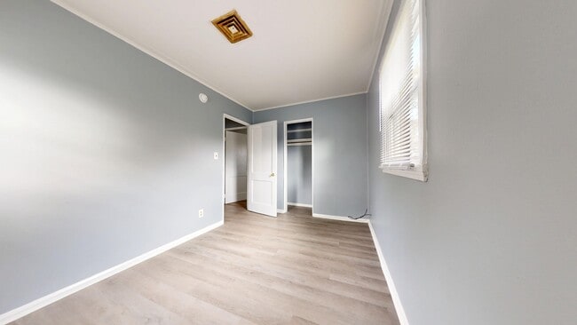 Building Photo - 393 Spayer Ln